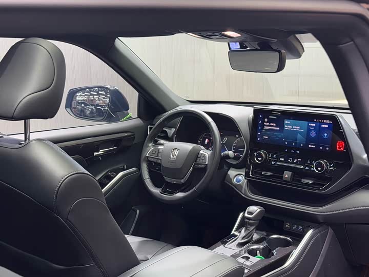 Фото 8 - Toyota Crown Kluger