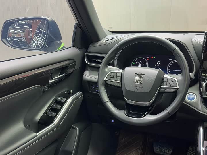 Фото 9 - Toyota Crown Kluger