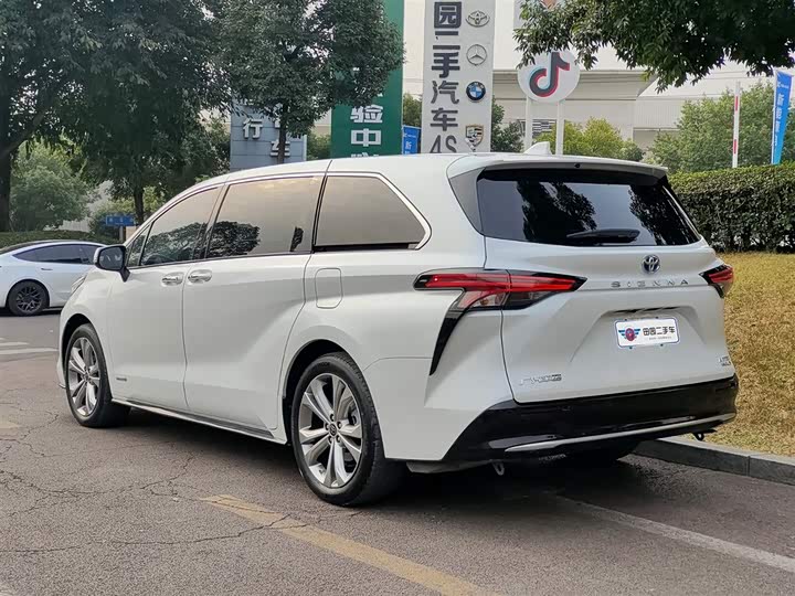 Фото 4 - Toyota Sienna