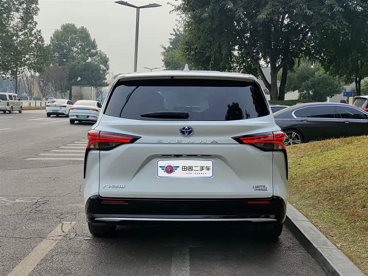 Фото 5 - Toyota Sienna