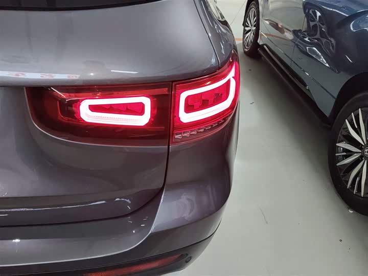 Фото 8 - Mercedes-Benz GLB-Class