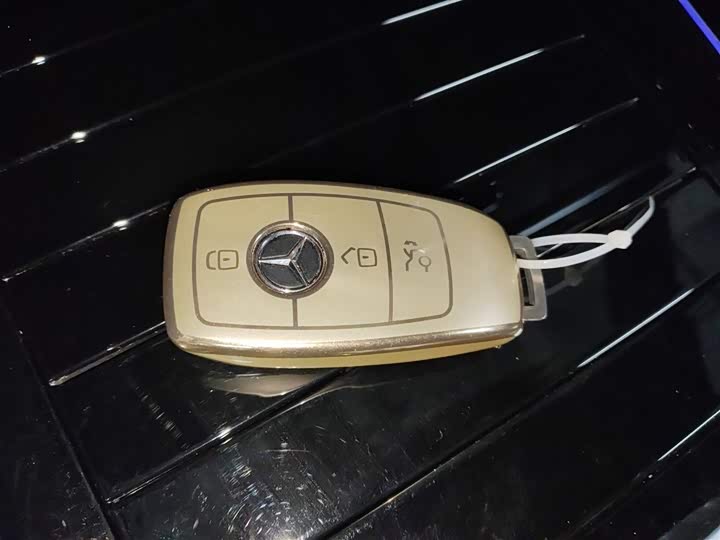 Фото 9 - Mercedes-Benz GLB-Class