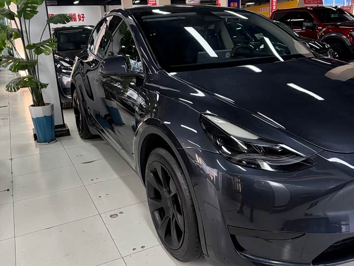 Фото 3 - Tesla Model Y