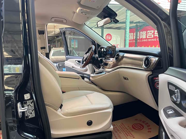 Фото 7 - Mercedes-Benz V-Class