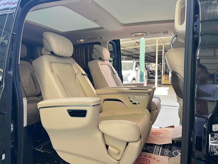 Фото 8 - Mercedes-Benz V-Class