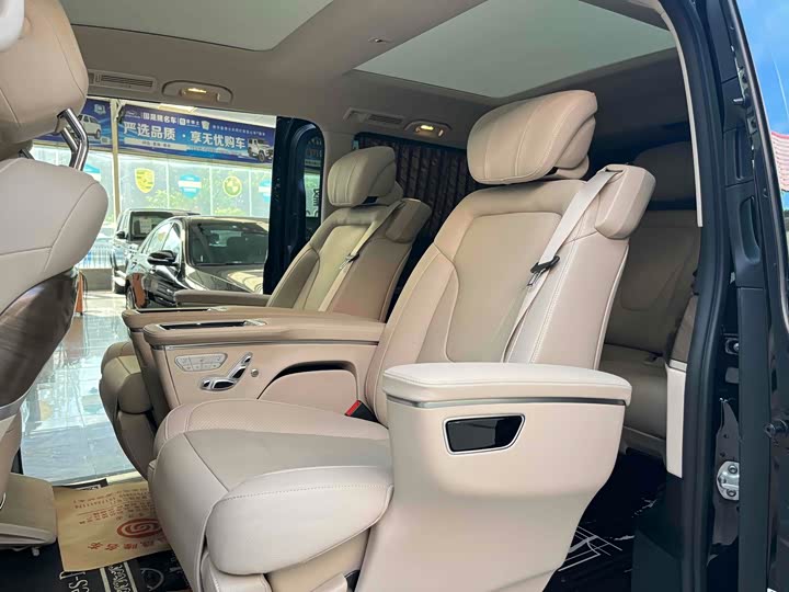 Фото 9 - Mercedes-Benz V-Class