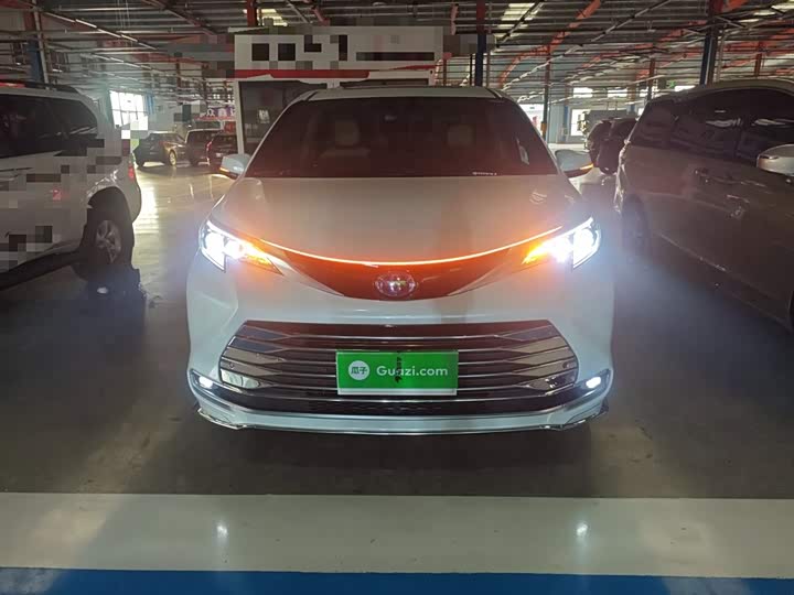 Фото 3 - Toyota Sienna