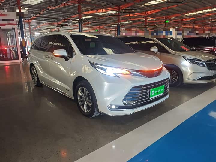 Фото 4 - Toyota Sienna