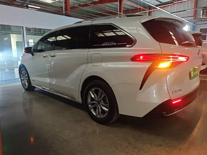 Фото 5 - Toyota Sienna