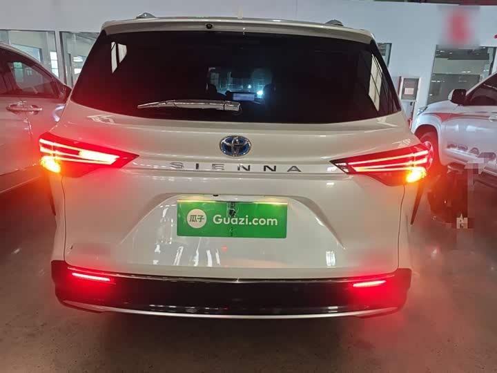 Фото 6 - Toyota Sienna