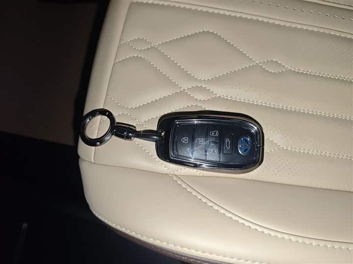 Фото 9 - Toyota Sienna