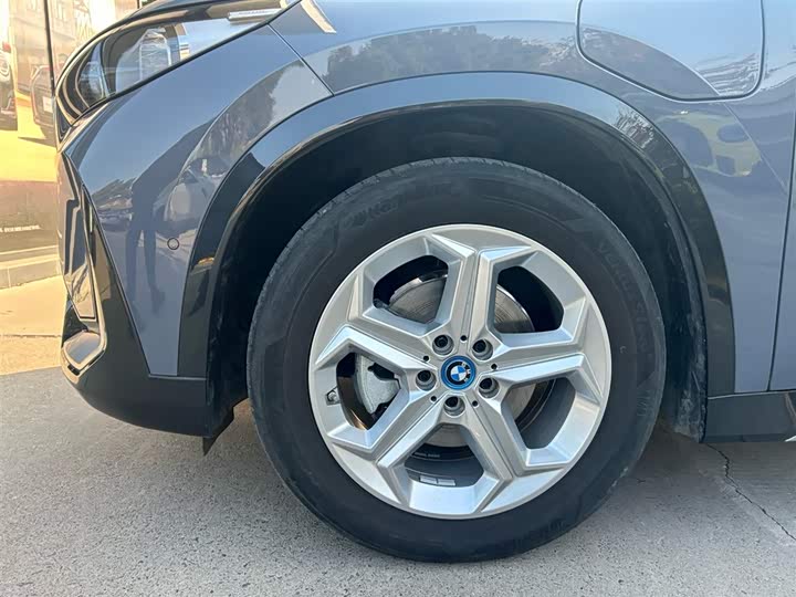 Фото 8 - BMW iX1