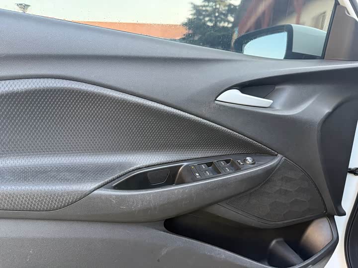 Фото 4 - Chevrolet Onix (Cavalier)