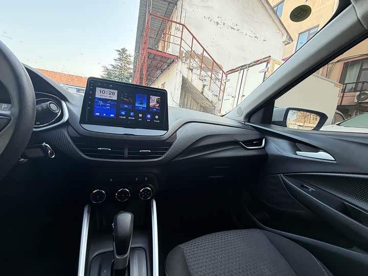 Фото 7 - Chevrolet Onix (Cavalier)