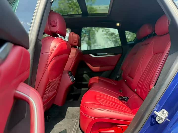 Фото 4 - Maserati Levante