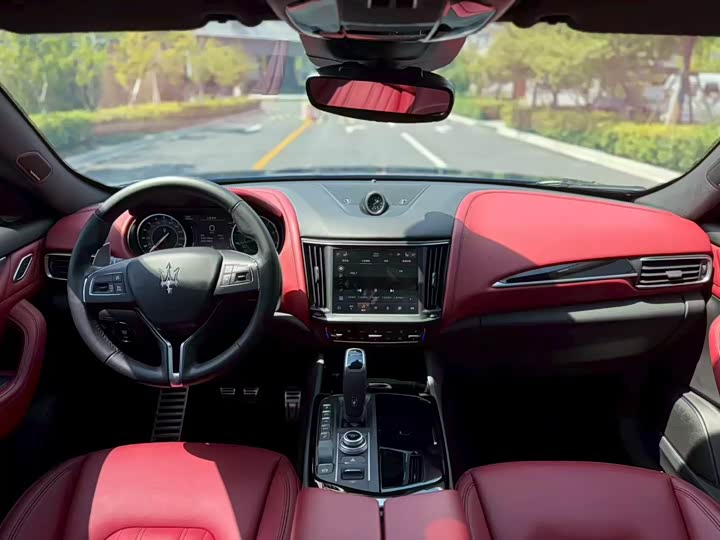 Фото 6 - Maserati Levante