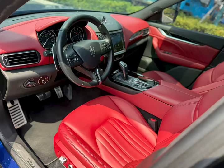 Фото 9 - Maserati Levante