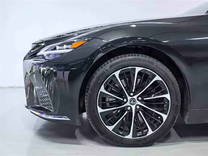 Фото 8 - Lexus LS