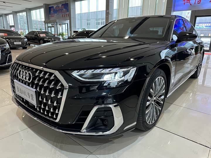 Фото 1 - Audi A8