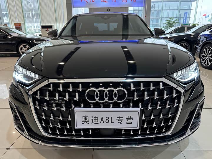 Фото 2 - Audi A8