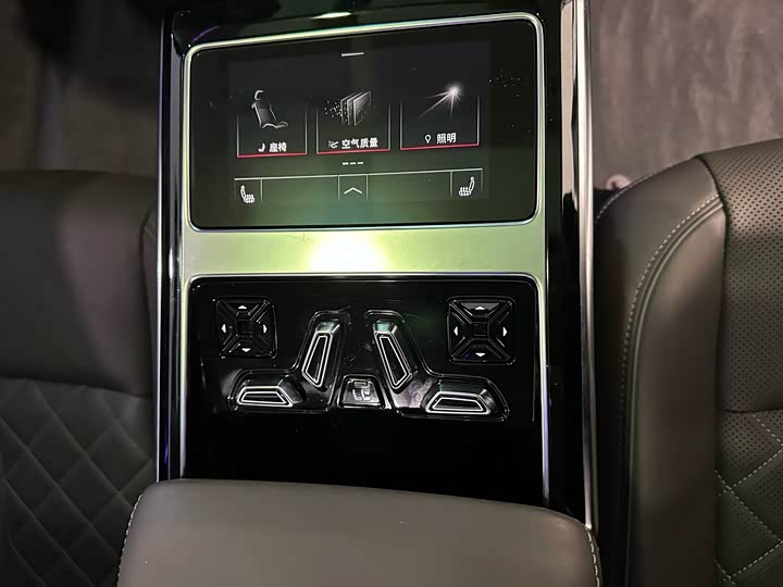 Фото 8 - Audi A8