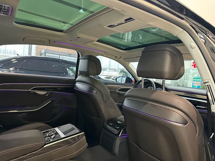 Фото 9 - Audi A8