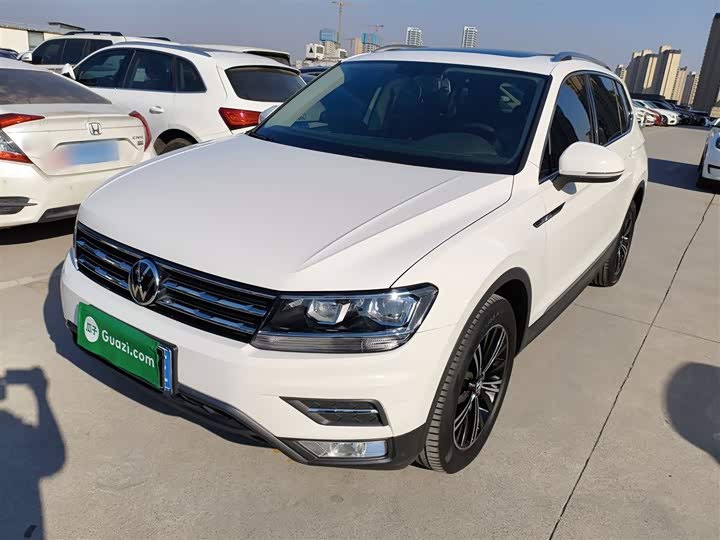 Фото 2 - Volkswagen Tiguan L Pro