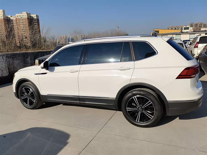 Фото 5 - Volkswagen Tiguan L Pro