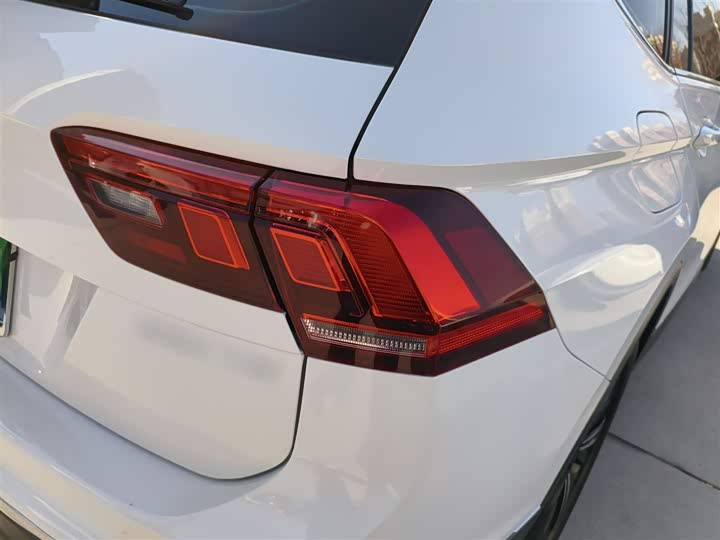 Фото 8 - Volkswagen Tiguan L Pro