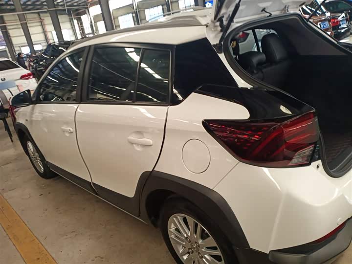 Фото 5 - Toyota Yaris L Hatchback