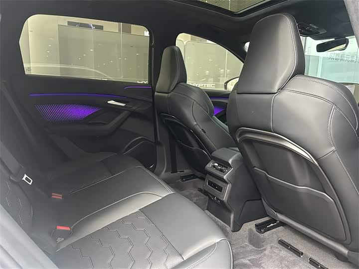 Фото 7 - Audi Q6L e-tron