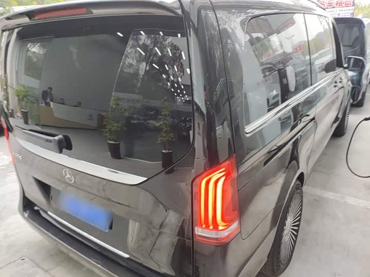 Фото 7 - Mercedes-Benz V-Class