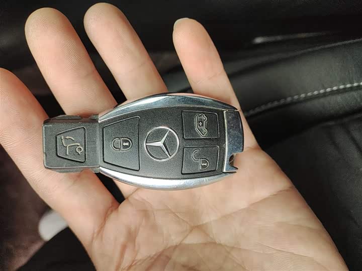 Фото 9 - Mercedes-Benz V-Class