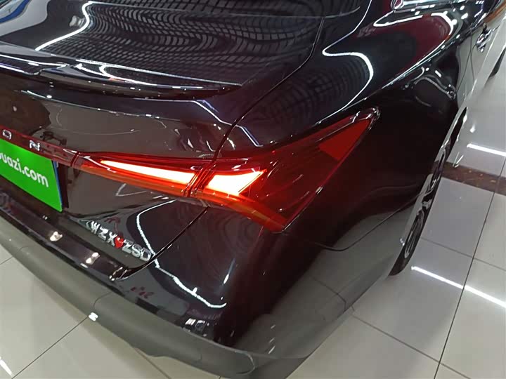 Фото 8 - Toyota Avalon