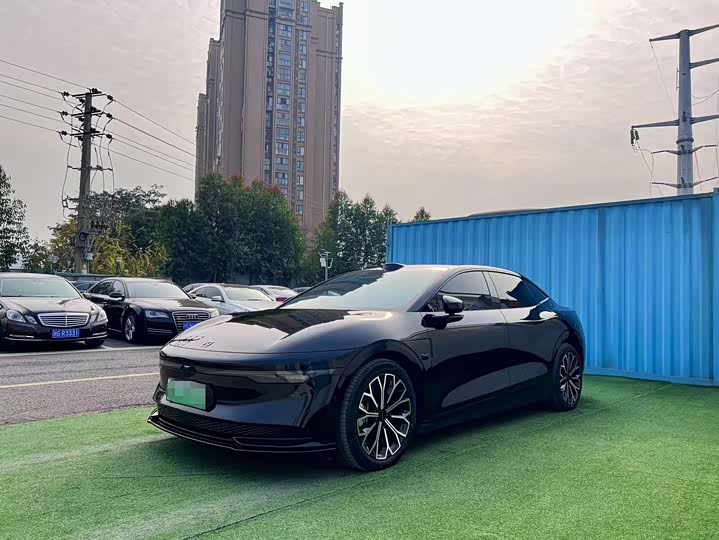 Фото 1 - Zeekr 007