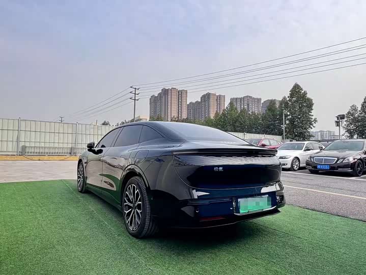 Фото 6 - Zeekr 007