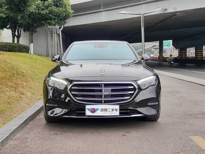 Фото 2 - Mercedes-Benz E-Class