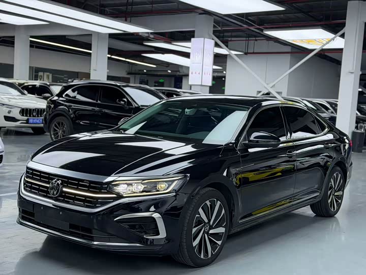 Фото 1 - Volkswagen Passat