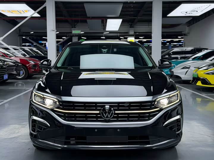 Фото 2 - Volkswagen Passat