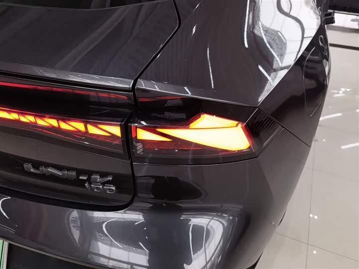 Фото 8 - Changan UNI-V Hybrid