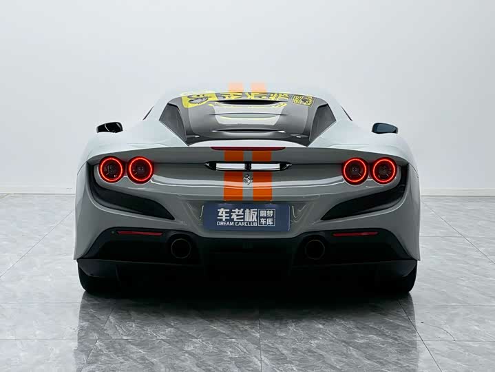 Фото 5 - Ferrari F8