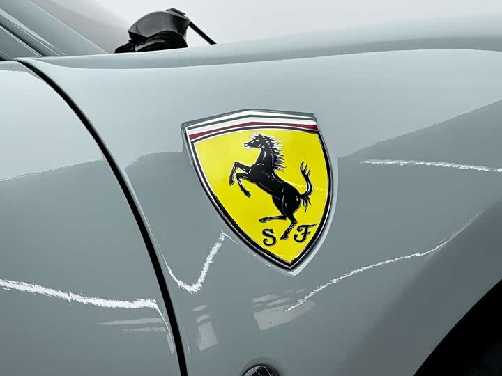 Фото 8 - Ferrari F8