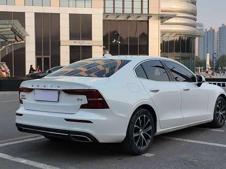Фото 4 - Volvo S60