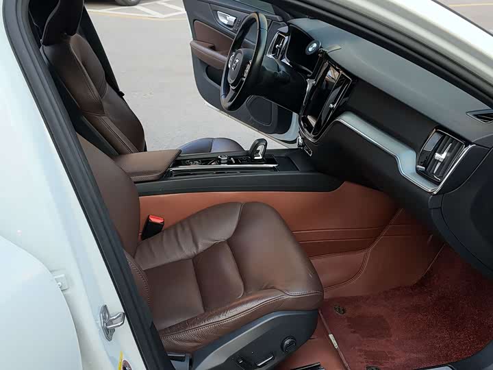 Фото 6 - Volvo S60