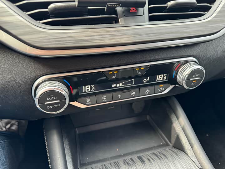 Фото 9 - Nissan Teana