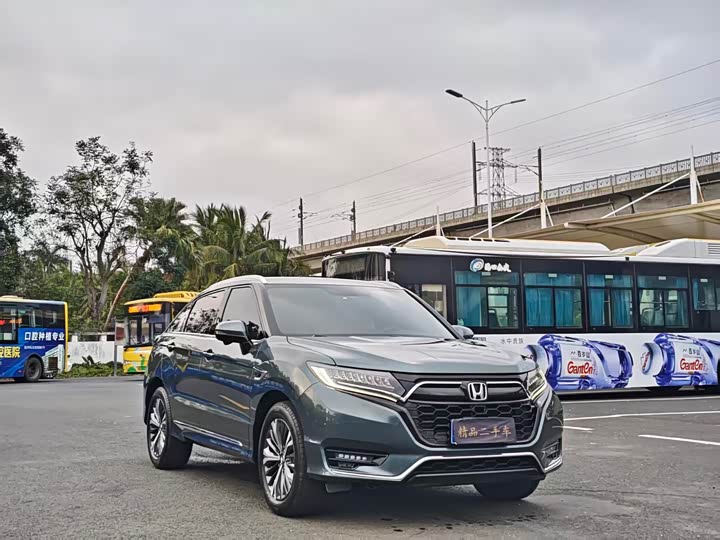 Фото 3 - Honda UR-V