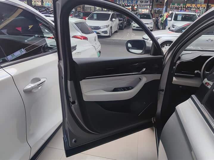 Фото 7 - Geely Monjaro