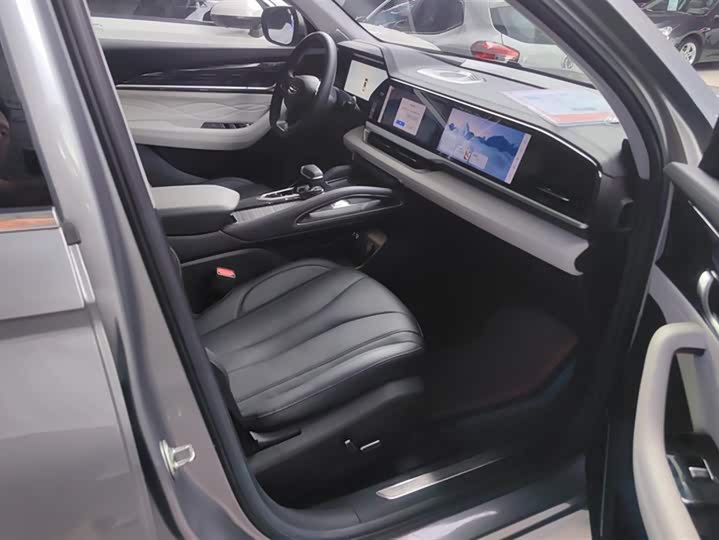 Фото 8 - Geely Monjaro