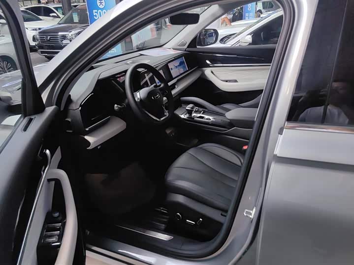 Фото 9 - Geely Monjaro