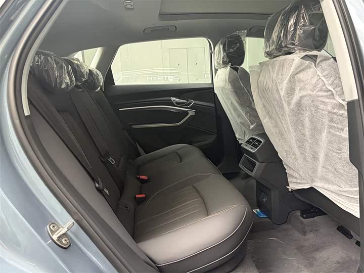 Фото 7 - Audi e-tron